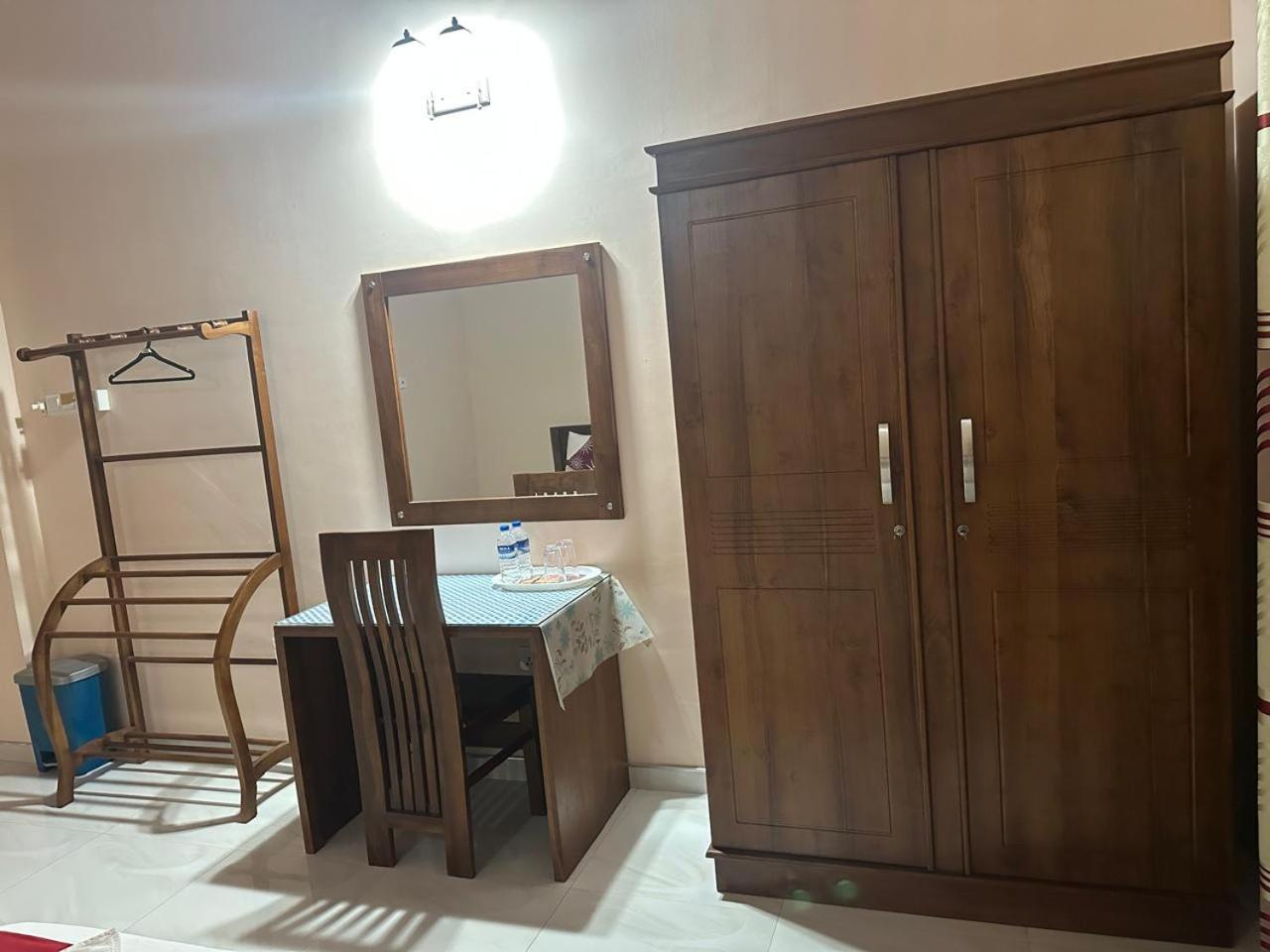 Lahiru Airport Villa Andiambalama Ngoại thất bức ảnh
