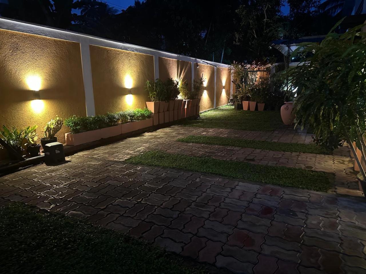 Lahiru Airport Villa Andiambalama Ngoại thất bức ảnh