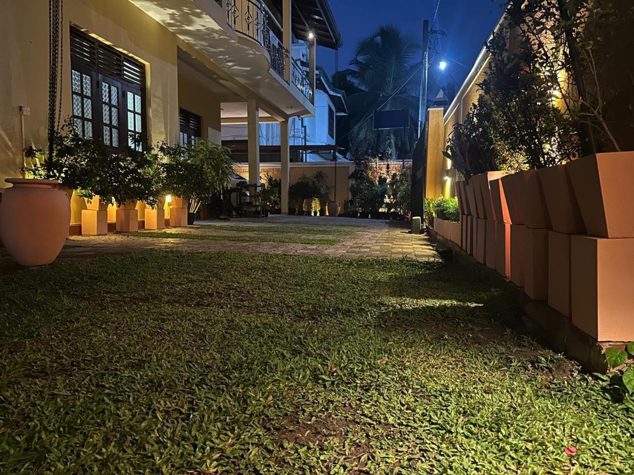 Lahiru Airport Villa Andiambalama Ngoại thất bức ảnh