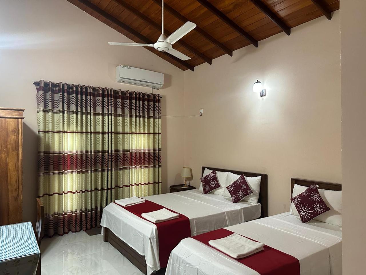Lahiru Airport Villa Andiambalama Ngoại thất bức ảnh