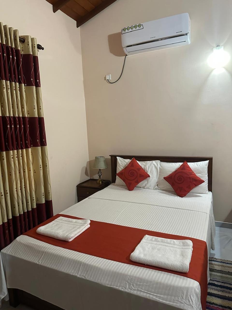 Lahiru Airport Villa Andiambalama Ngoại thất bức ảnh