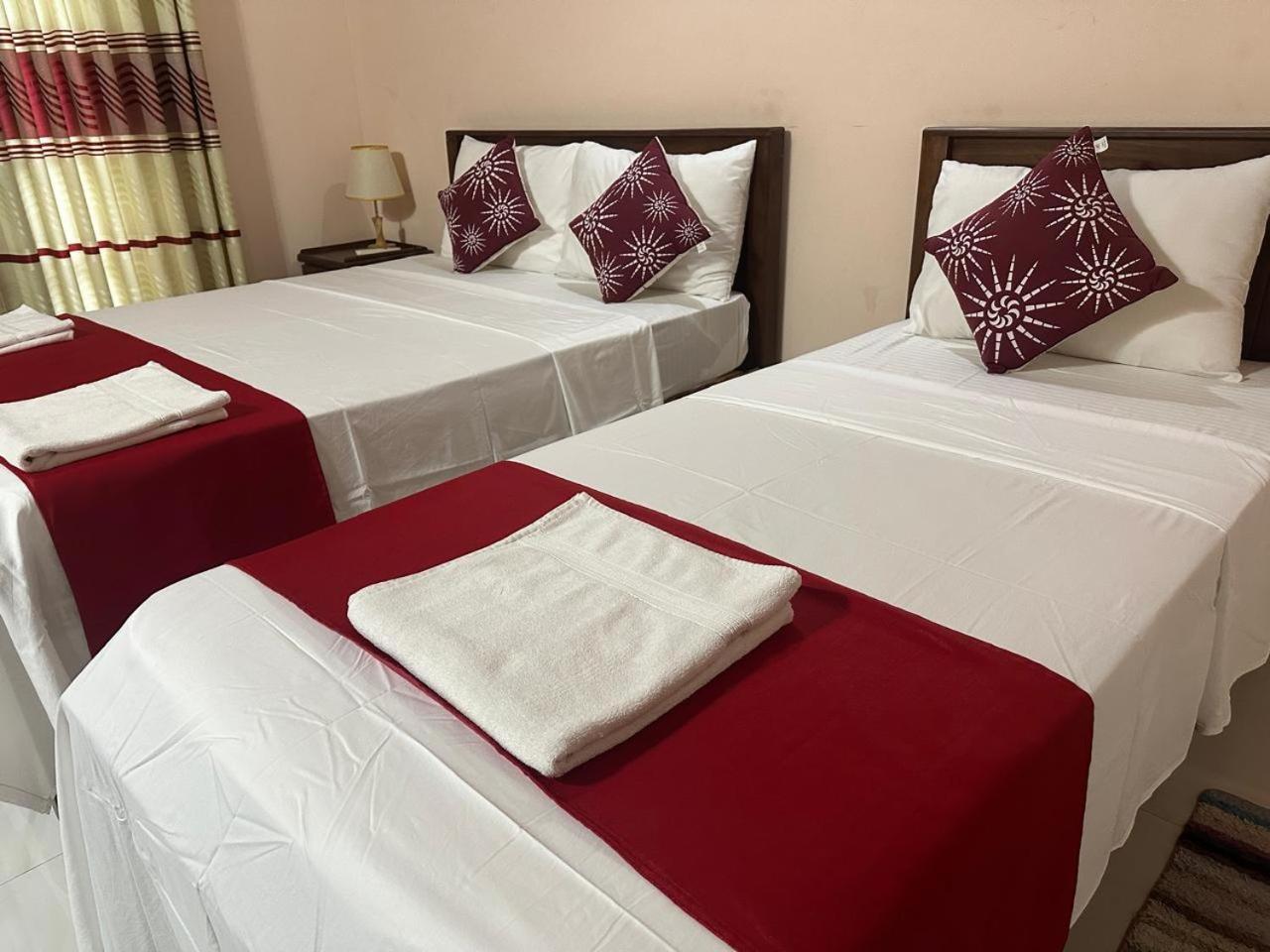Lahiru Airport Villa Andiambalama Ngoại thất bức ảnh