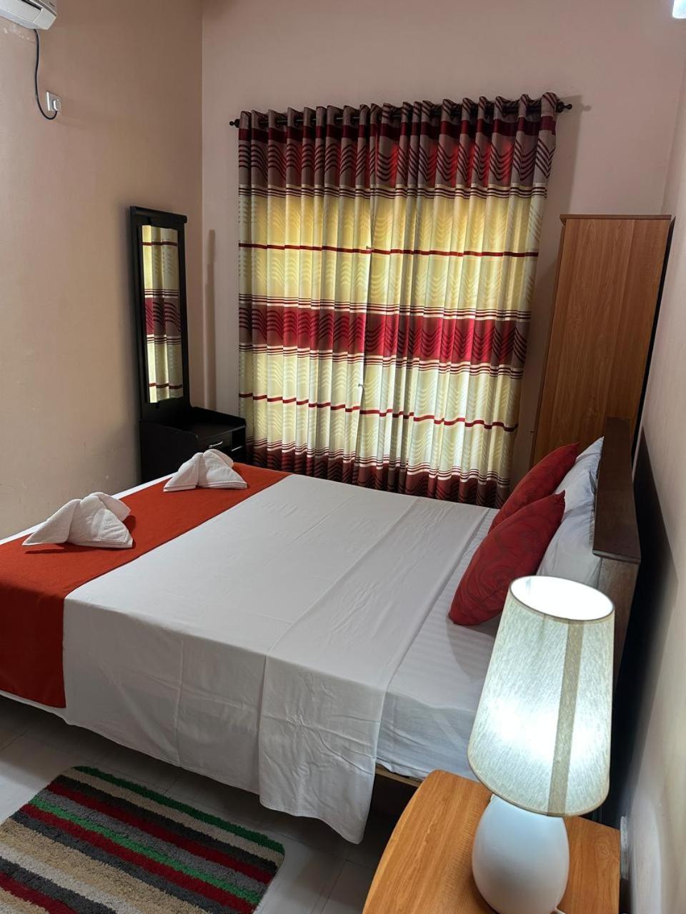 Lahiru Airport Villa Andiambalama Ngoại thất bức ảnh