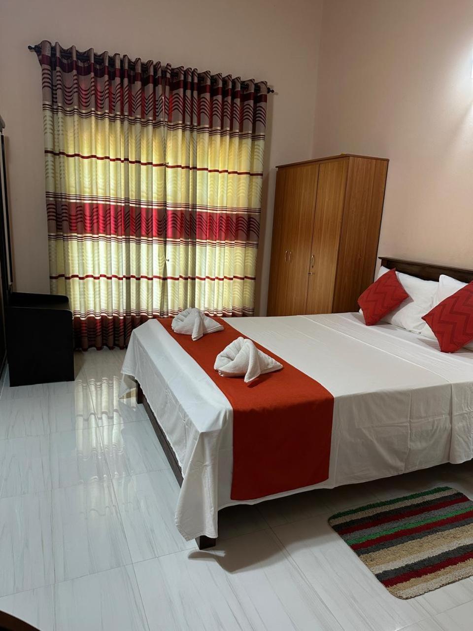 Lahiru Airport Villa Andiambalama Ngoại thất bức ảnh