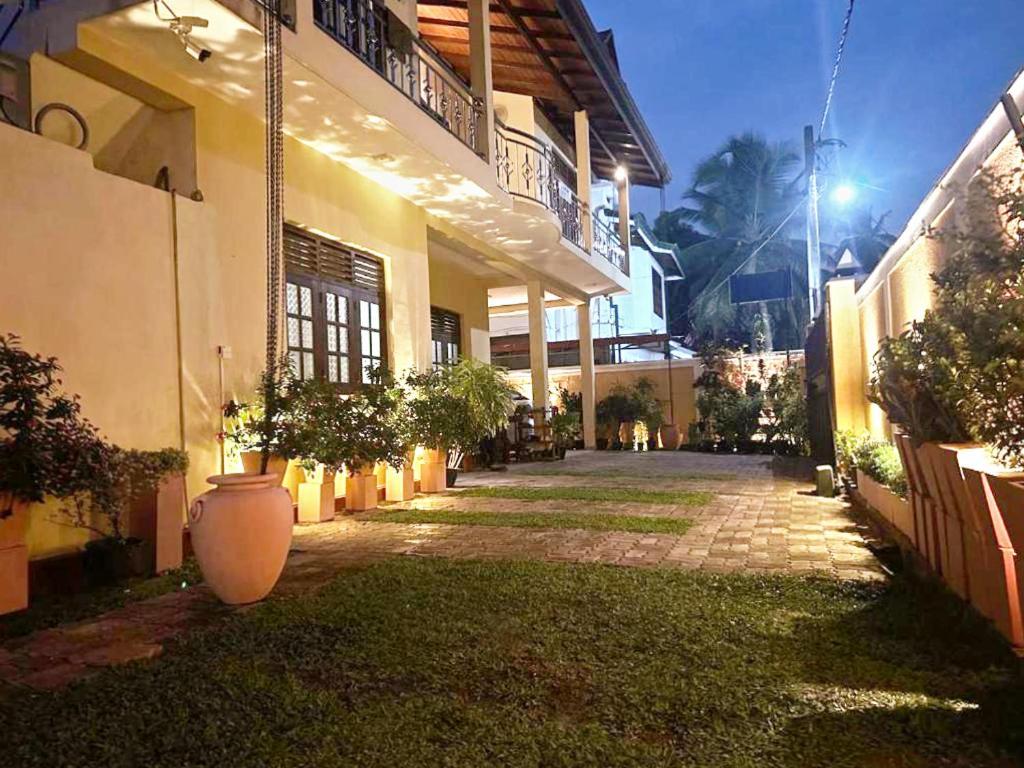 Lahiru Airport Villa Andiambalama Ngoại thất bức ảnh