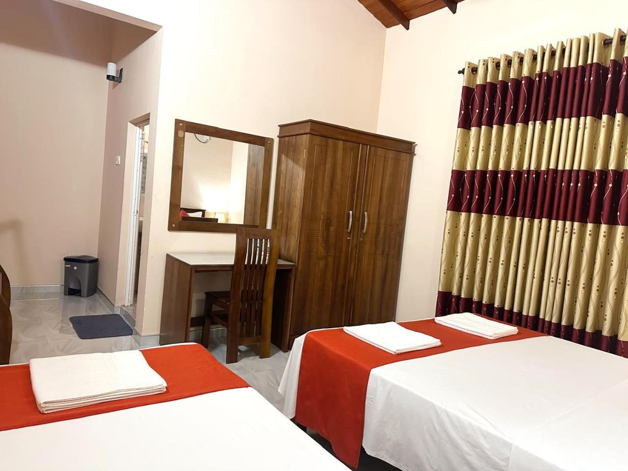 Lahiru Airport Villa Andiambalama Ngoại thất bức ảnh
