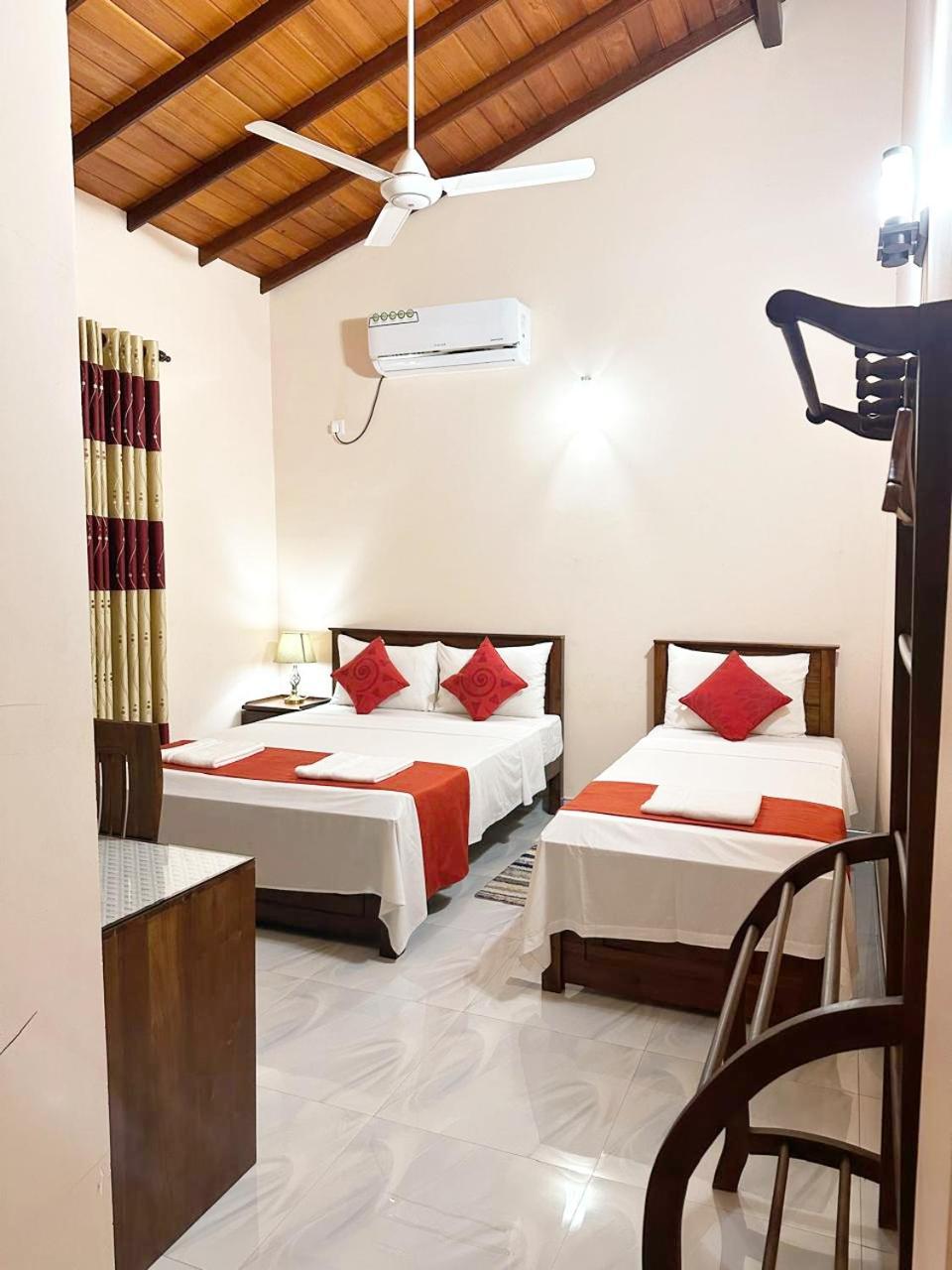 Lahiru Airport Villa Andiambalama Ngoại thất bức ảnh