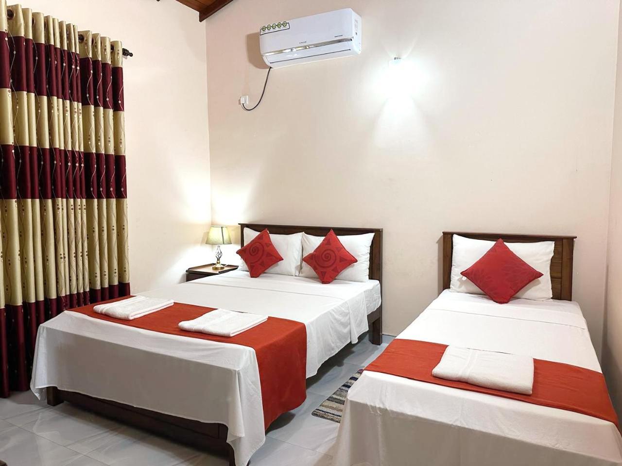 Lahiru Airport Villa Andiambalama Ngoại thất bức ảnh