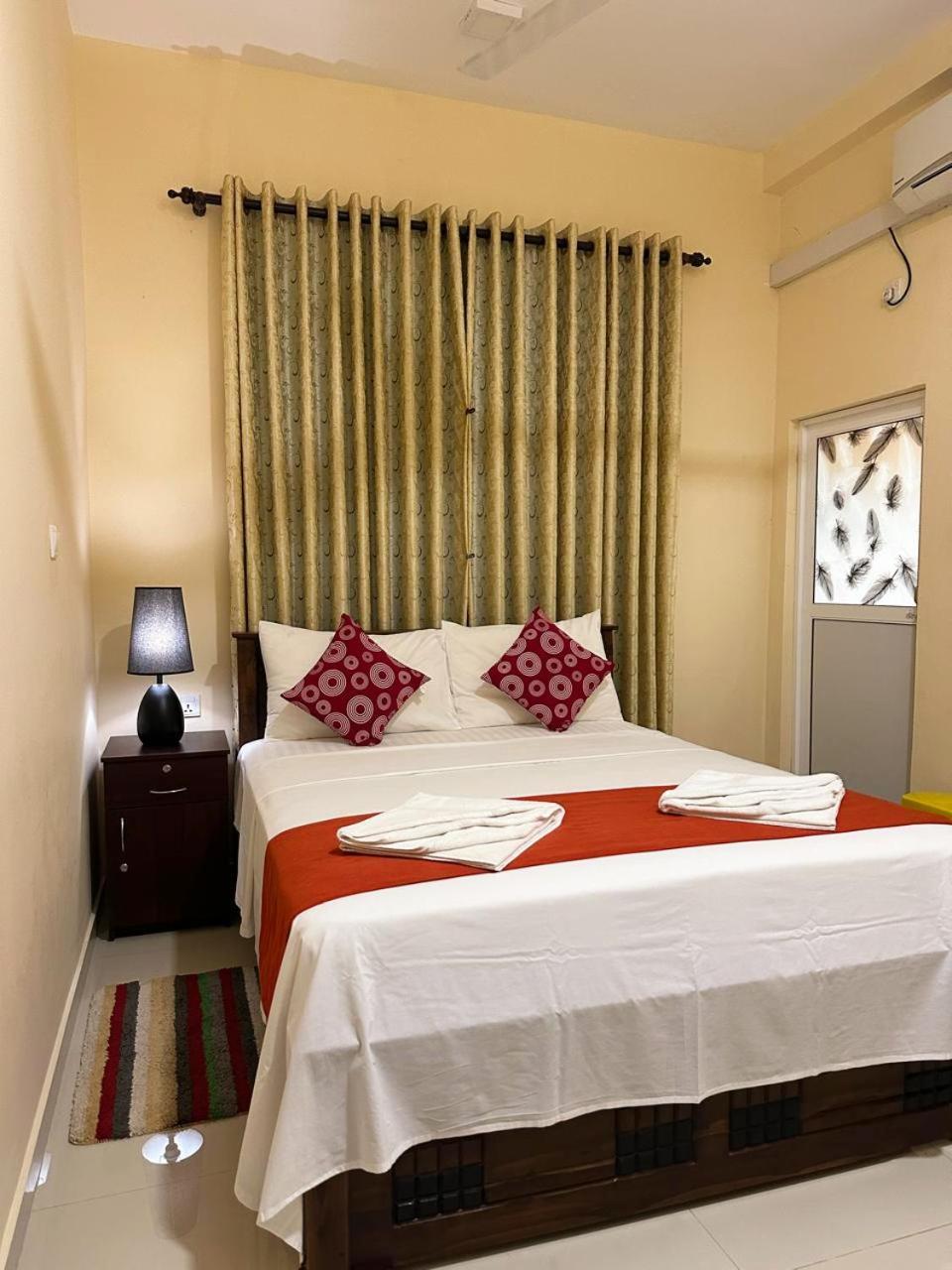 Lahiru Airport Villa Andiambalama Ngoại thất bức ảnh